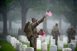 US-soldiers-place-flags-graves-Arlington-National-Cemetery-Virginia-Memorial-Day-2019.jpg US-soldiers-place-flags-graves-Arlington-National-Cemetery-Virginia-Memorial-Day-2019.jpg